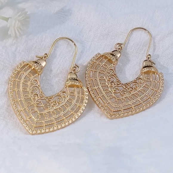 8 Pairs Boho Gold Pearl Drop Earrings Set - Picture 6 of 7